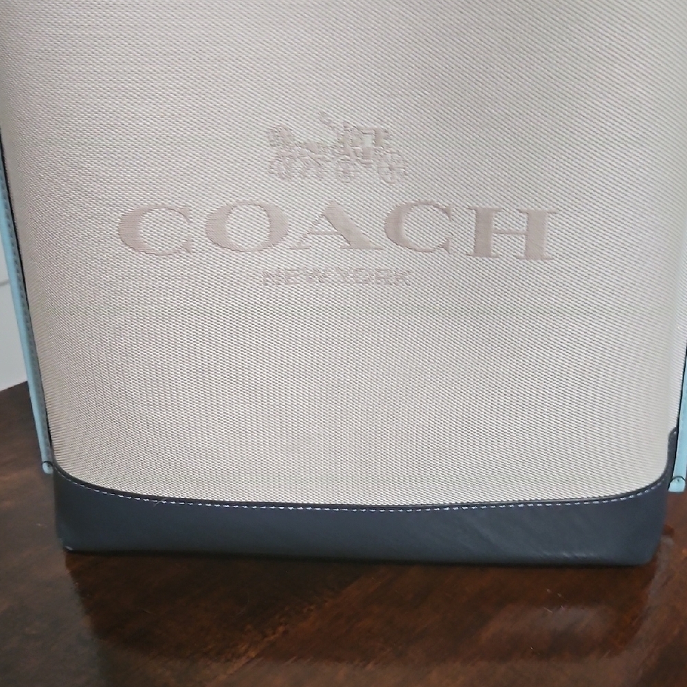 *NEW* COACH Cream and Navy Bag with Red and Light Blue Trim - Picture 2 of 13